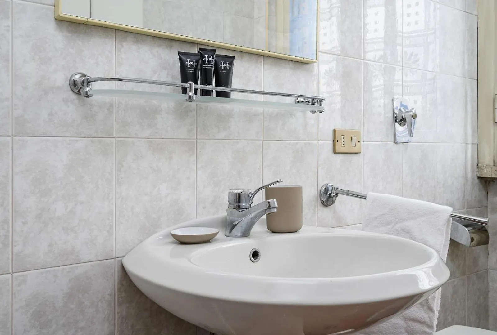 New Two Bedrooms Apartment Near Wagner Area Milano 0*,  Italia